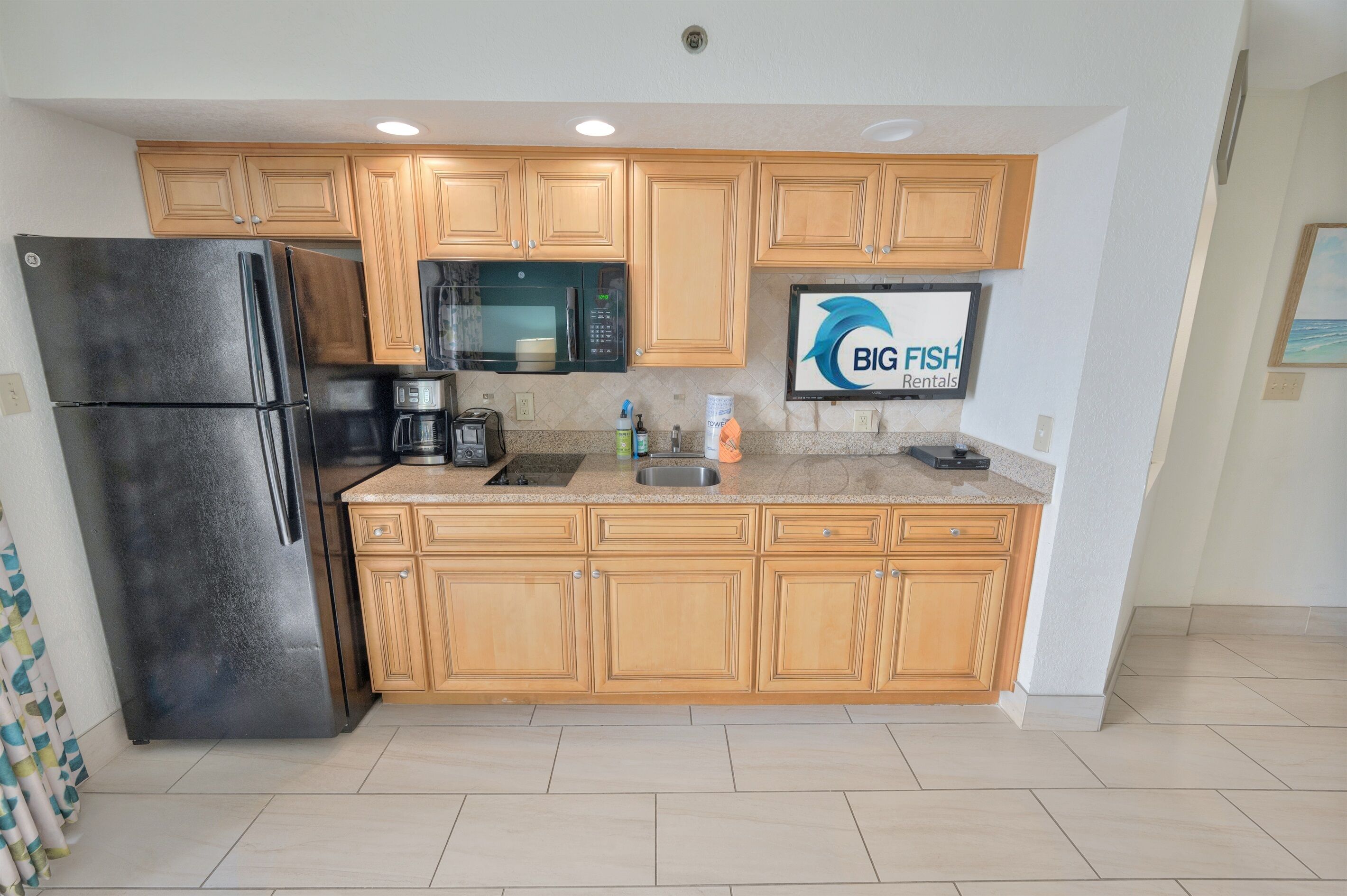 Fridge, microwave, stovetop, coffee/tea maker