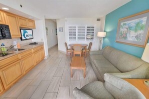 TV, offices - Oceanfront condo with pools & balcony (North Myrtle Beach)
