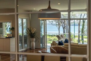 Smart-TV, Kamin, DVD-Player, Arbeitsbereiche