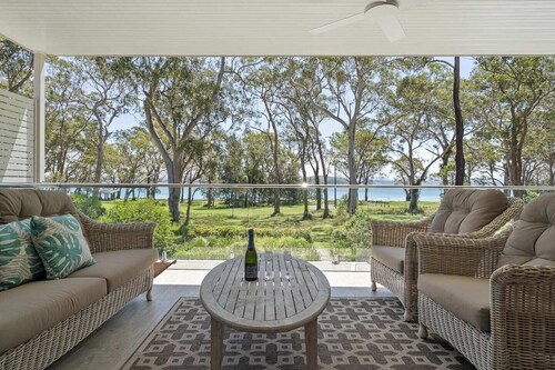 The Lake House - Complete Lakefront Oasis at Murrays Beach, Surrounded by Native Bushland & Wildlife