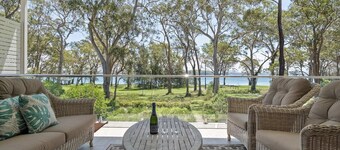 The Lake House - Complete Lakefront Oasis at Murrays Beach, Surrounded by Native Bushland & Wildlife
