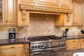 Fridge, microwave, oven, stovetop - Hideaway Estate. Games, BBQ, New Paint Job. AC. (Big Bear Lake)