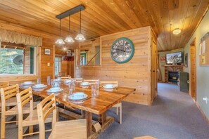 Dining - Alpine Star Lodge (West Yellowstone)