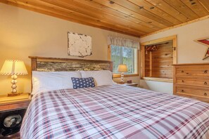 5 bedrooms, iron/ironing board, travel crib, WiFi - Alpine Star Lodge (West Yellowstone)