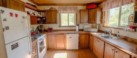 冰箱、微波炉、烤箱、炉灶