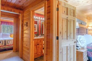 4 soverom, strykejern/-brett, wi-fi og sengetøy