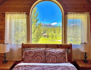 3 chambres, bureau, fer et planche à repasser, lit parapluie