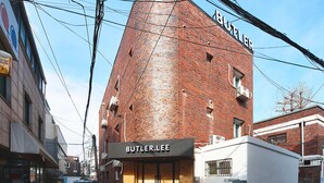 Unclassified image, 2 of 21, button - Butler.Lee Bricks - Hostel (Seoul)