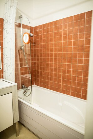 Badewanne, Haartrockner