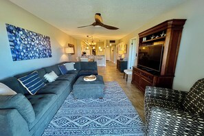 TV, tavolo da ping pong