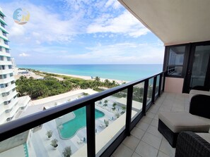 Property grounds - Modern 3 Bedroom with Ocean Views - 1104 (Miami Beach)
