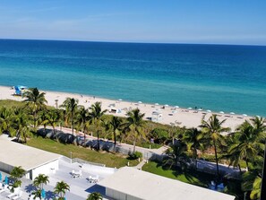 Property grounds - Modern 3 Bedroom with Ocean Views - 1104 (Miami Beach)
