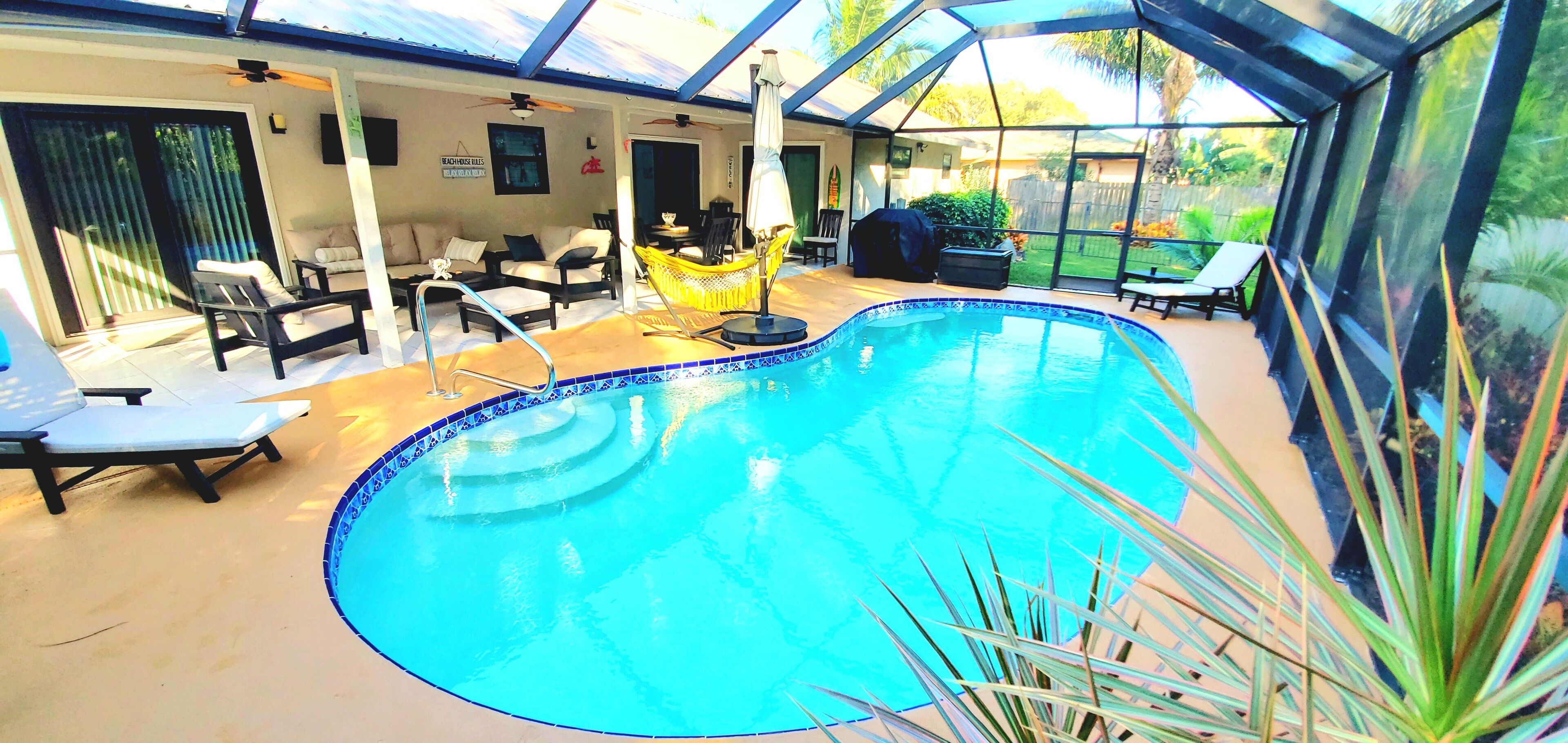 Luxury poolhouse minutes away from Cocoa Beach & under an hour from Disneyworld!