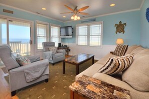 TV, DVD player - 10 Sandy Toes: An Oceanfront Gem in Oak Island, Sleeps 10, Pet Friendly! (Oak Island)