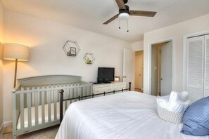 3 bedrooms, desk, iron/ironing board, WiFi