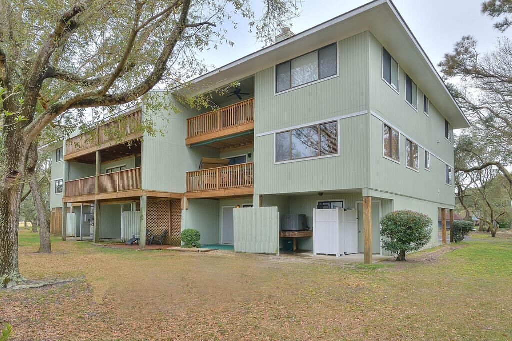 Absolutely Beautiful 3BR/2BA, Caswell Beach Condo-POOL & Golf-Sleeps8