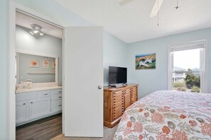 6 bedrooms, iron/ironing board, free WiFi, bed sheets