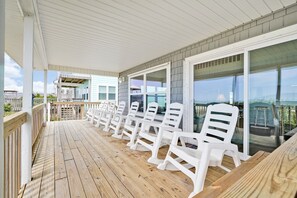Terrace/patio - Heron House: Oceanfront Oasis in Oak Island, perfect for up to 16 guests! (Oak Island)