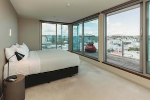 3 bedrooms, iron/ironing board, WiFi - Liardet Penthouse with Stunning Views (New Plymouth)