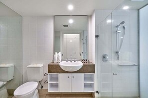 Shower, hair dryer, towels