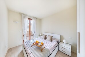 3 makuuhuonetta, silitysrauta/-lauta, ilmainen Wi-Fi, vuodevaatteet