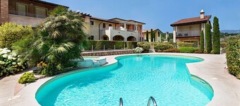 La Romantica - Cristina by Wonderful Italy