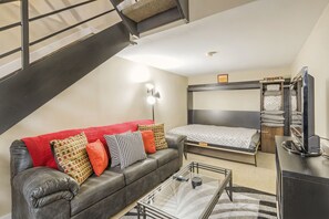 Bureau, fer et planche à repasser, Wi-Fi, draps fournis