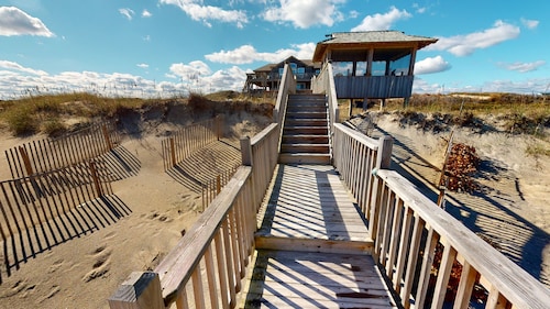 Oceanfront, Pool & Hot Tub, Dune Gazebo, Wild Horse Fence steps away 4x4 Bch