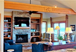 Smart TV, books - Oceanfront, Pool & Hot Tub, Dune Gazebo, Wild Horse Fence steps away 4x4 Bch (Carova)