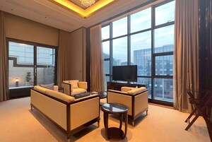 Suíte luxo (Club) | Frigobar, cofres nos quartos, Wi-Fi de cortesia