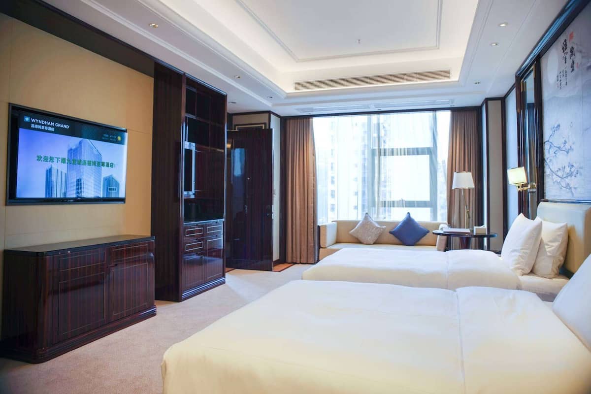 Minibar, két bảo mật tại phòng, truy cập Internet không dây miễn phí