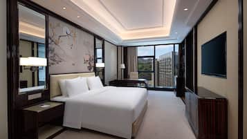 Minibar, in-room safe, free WiFi
