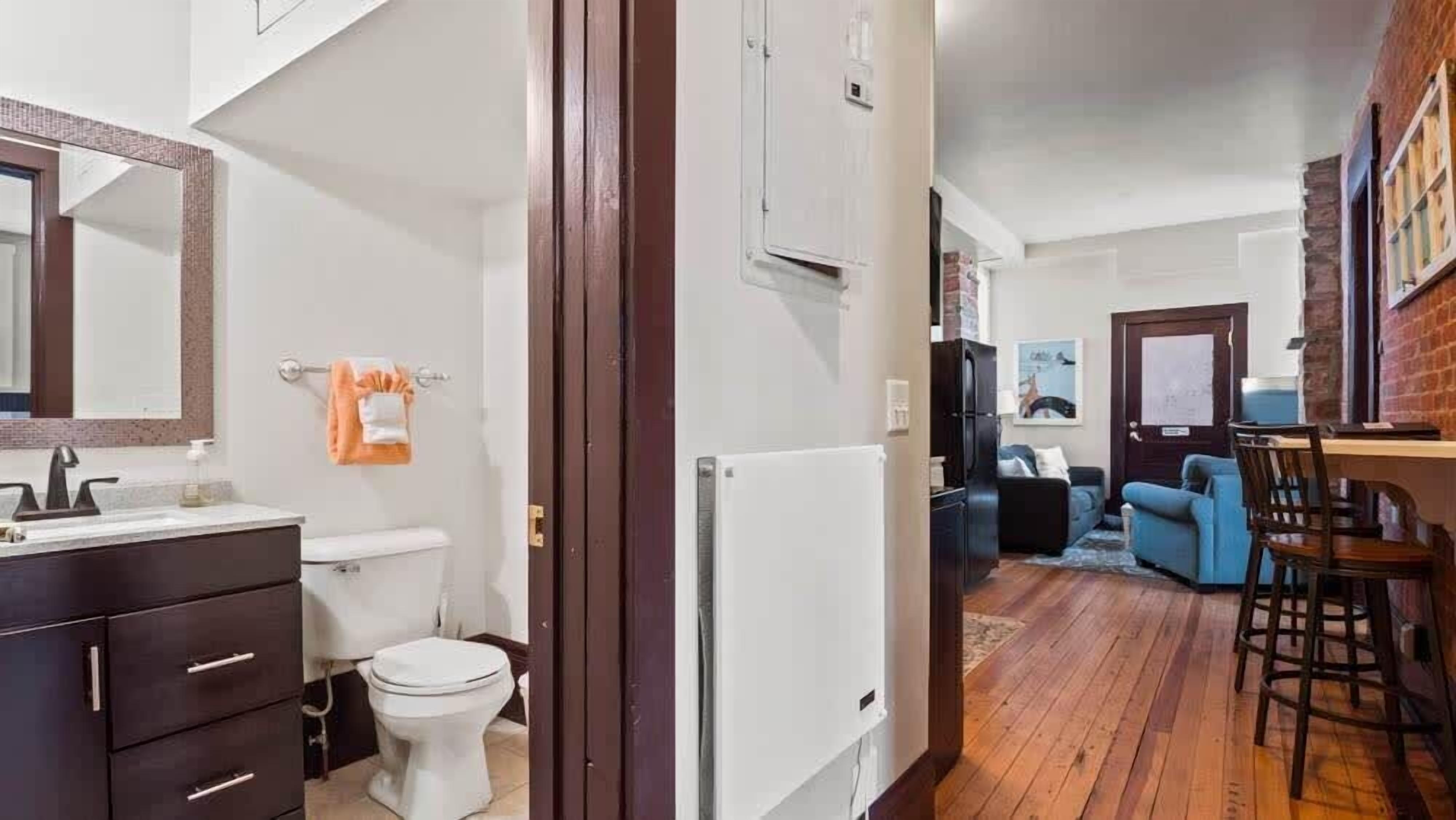 シャワー、ヘアドライヤー、タオル