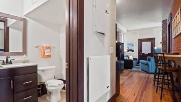 Bruser, hårtørrer, håndklæder