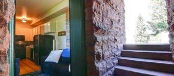 Chic 2BR: Near Downtown, Copper Mountain