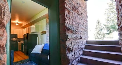 Chic 2BR: Near Downtown, Copper Mountain