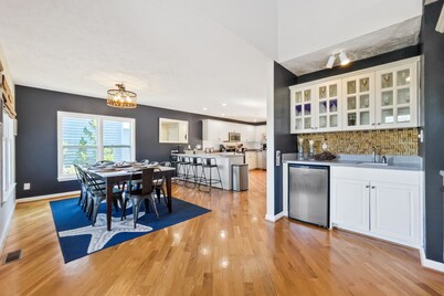 Spacious 5 BR House with Private Pool and ICW views