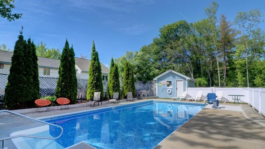 Brookside Inn & Cottages