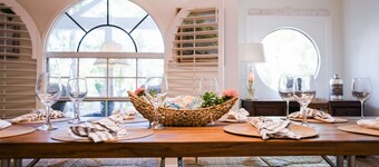 Vintage Cottage:  Pool and Walk to Beach, Pine Ave Shops