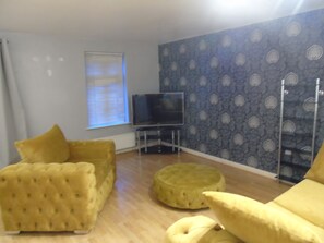 TV - Swinton 3 Bedroom House (Swinton)