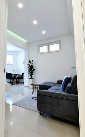 TV - Cozy apartment Mary 3 (Malinska)