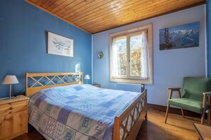 4 chambres, fer et planche à repasser, literie fournie