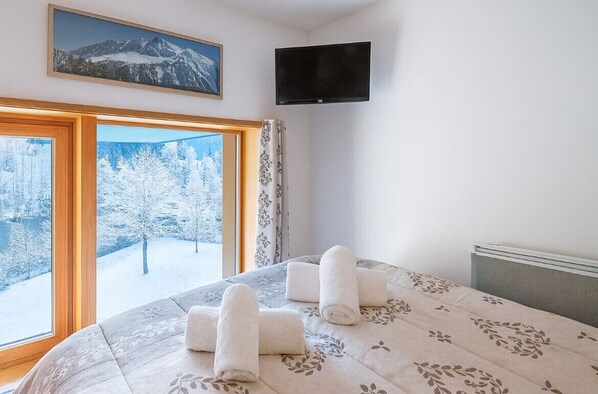 2 habitaciones, tabla de planchar con plancha, wifi y ropa de cama 