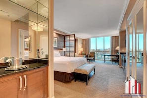 セーフティボックス (室内)、デスク、アイロン / アイロン台、WiFi (無料)