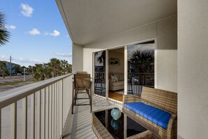 Terrace/patio - Seacrest 206 is a gorgeous Gulf Front -Amazing Decor and attention to detail (Fort Walton Beach)