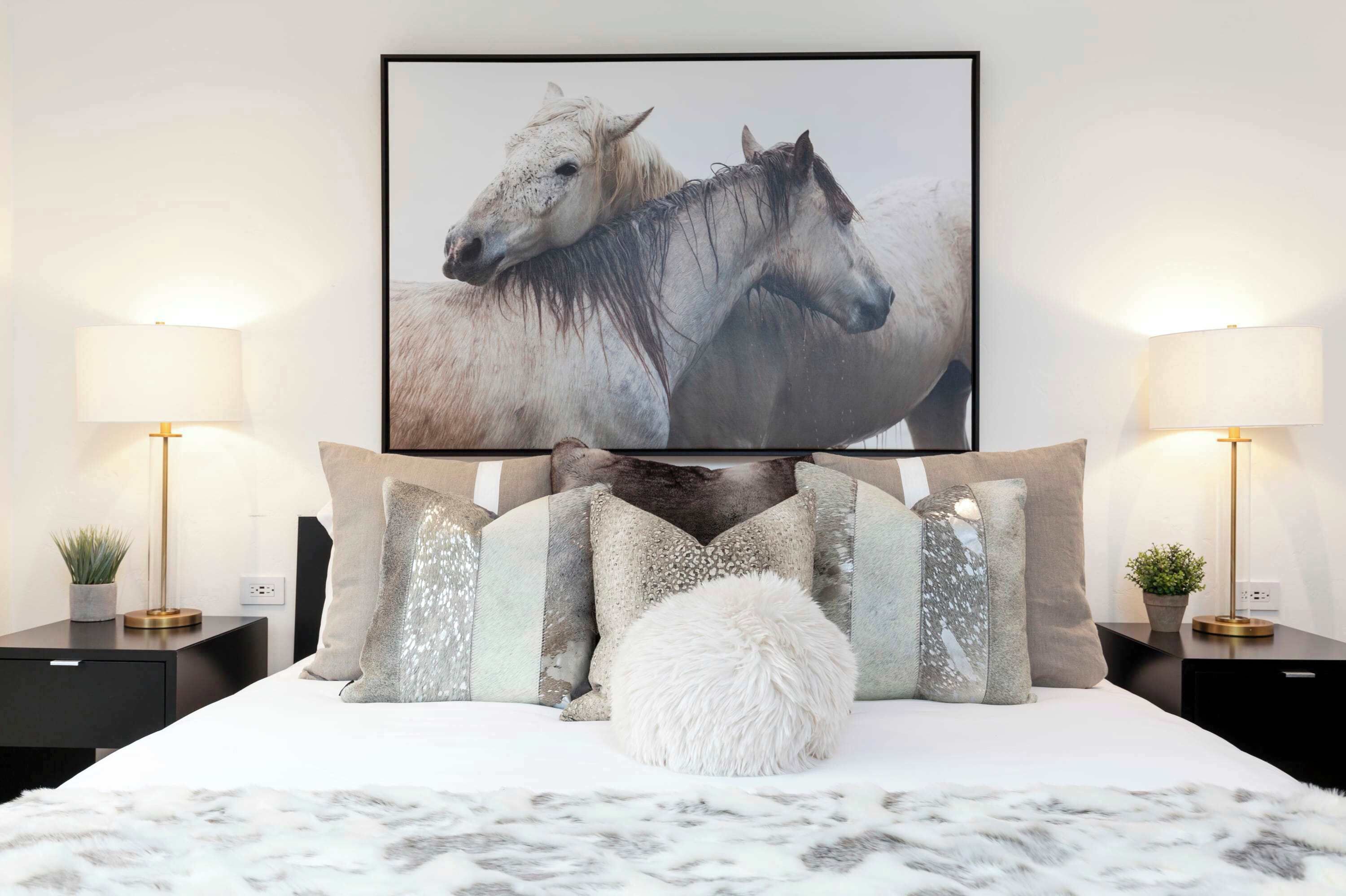 3 slaapkamers, een bureau, een strijkplank/strijkijzer, reisbedje