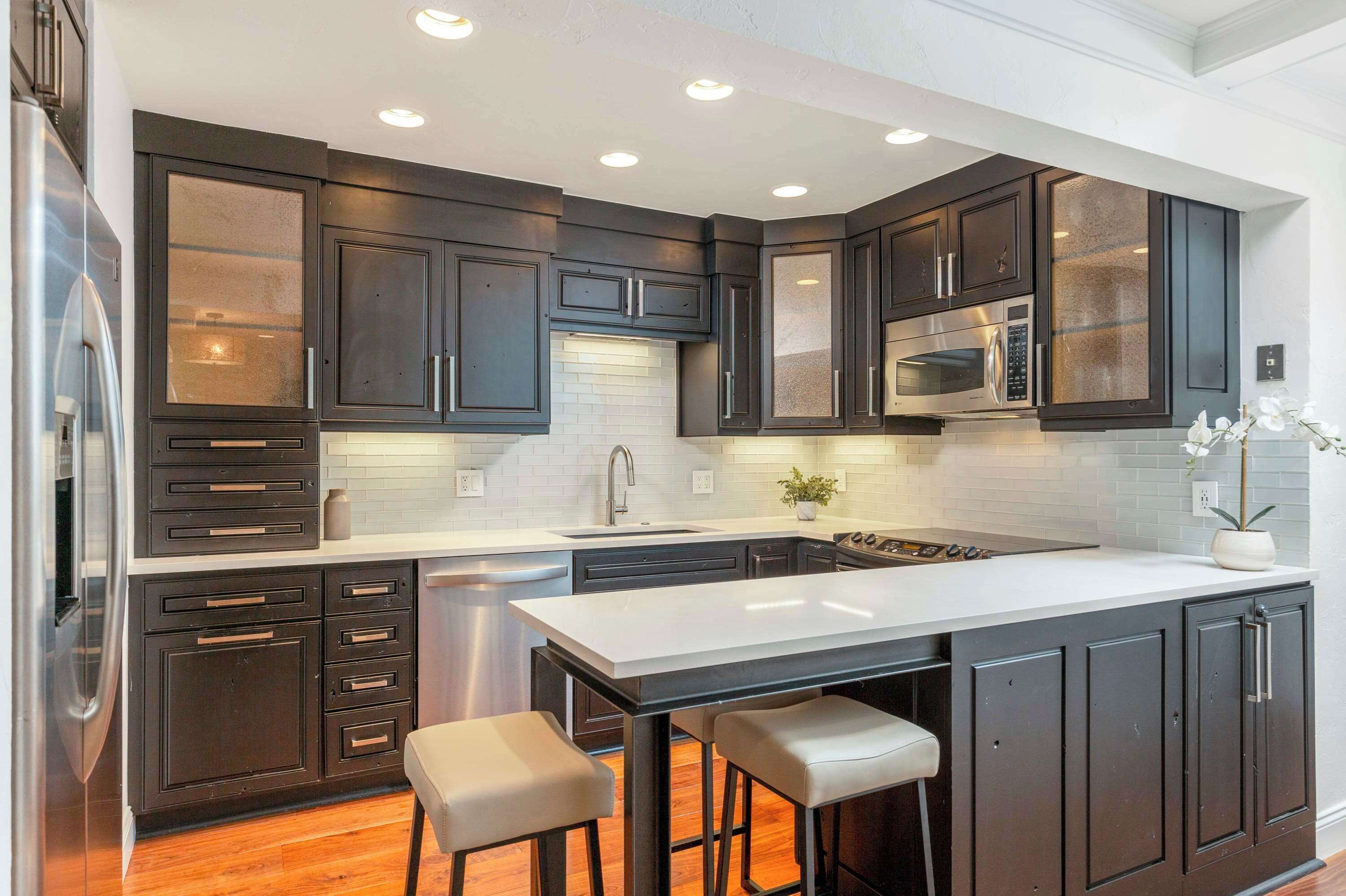 Kühlschrank, Mikrowelle, Ofen, Herdplatte