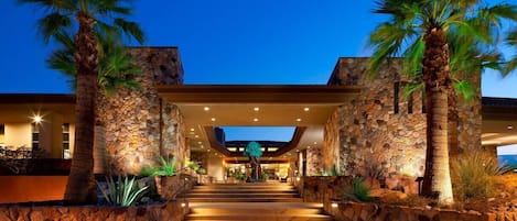 المنشأة من الخارج