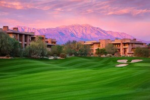 Golf - Stagecoach Weekend, 1 Bedroom Villa, Full Resort Access. Sleeps 4. (Palm Desert)