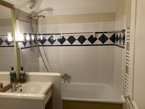 Ensemble baignoire-douche